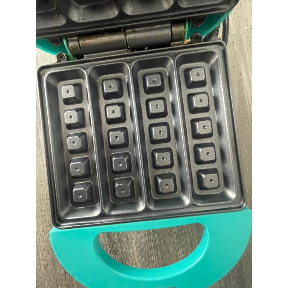 Babycakes Mini Waffle Stick Maker Aqua Teal WMW-40 w Box Manual Tested - Picture 6 of 7